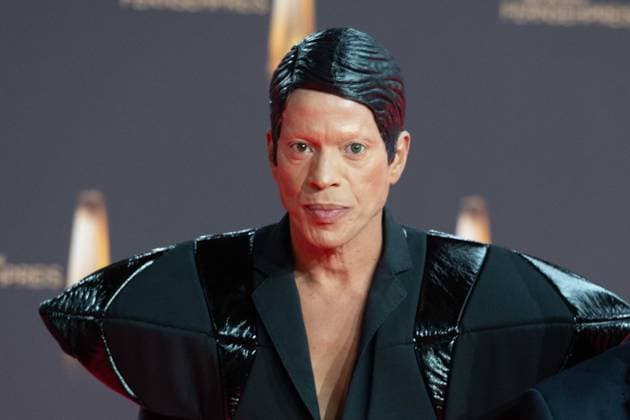 Jorge GONZALEZ, Choreograph, Roter Teppich, Red Carpet Show, Ankunft, arrival, Verleihung des Deutschen Fernsehpreises, Der Deutsche Fernsehpreis 2024, Deutscher Fernsehpreis 2024 in den MMC Studios Koeln, am 25.09.2024.