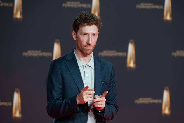 Louis KLAMROTH, Moderator, Roter Teppich, Red Carpet Show, Ankunft, arrival, Verleihung des Deutschen Fernsehpreises, Der Deutsche Fernsehpreis 2024, Deutscher Fernsehpreis 2024 in den MMC Studios Koeln, am 25.09.2024.