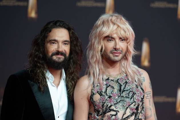Tom und Bill KAULITZ, Saenger, Musiker, Tokio Hotel, Roter Teppich, Red Carpet Show, Ankunft, arrival, Verleihung des Deutschen Fernsehpreises, Der Deutsche Fernsehpreis 2024, Deutscher Fernsehpreis 2024 in den MMC Studios Koeln, am 25.09.2024.