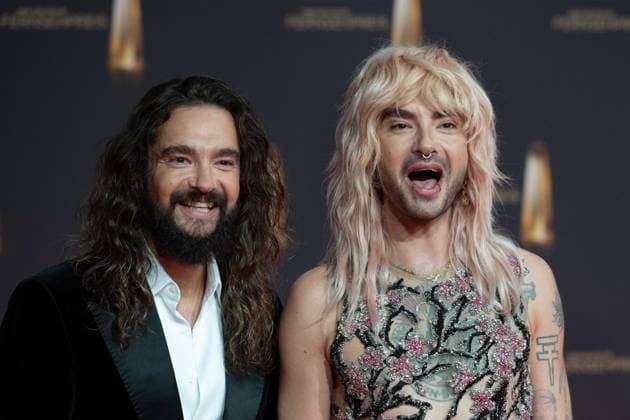 Tom und Bill KAULITZ, Saenger, Musiker, Tokio Hotel, Roter Teppich, Red Carpet Show, Ankunft, arrival, Verleihung des Deutschen Fernsehpreises, Der Deutsche Fernsehpreis 2024, Deutscher Fernsehpreis 2024 in den MMC Studios Koeln, am 25.09.2024.