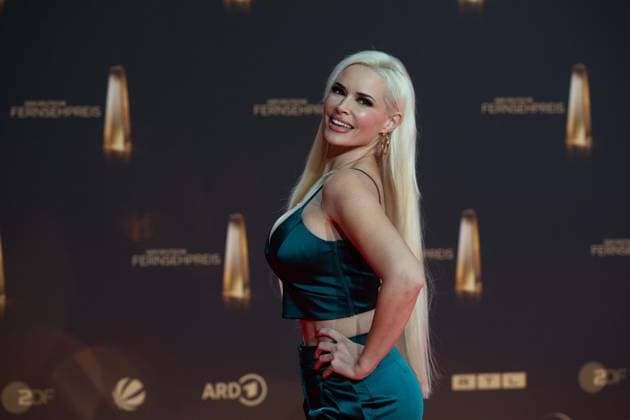 Daniela KATZENBERGER, Roter Teppich, Red Carpet Show, Ankunft, arrival, Verleihung des Deutschen Fernsehpreises, Der Deutsche Fernsehpreis 2024, Deutscher Fernsehpreis 2024 in den MMC Studios Koeln, am 25.09.2024.
