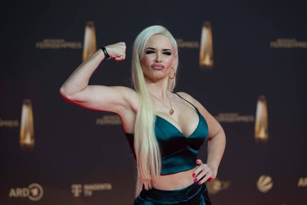 Daniela KATZENBERGER, Roter Teppich, Red Carpet Show, Ankunft, arrival, Verleihung des Deutschen Fernsehpreises, Der Deutsche Fernsehpreis 2024, Deutscher Fernsehpreis 2024 in den MMC Studios Koeln, am 25.09.2024.
