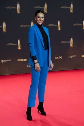 Esther SEDLACZEK, Moderatorin, Roter Teppich, Red Carpet Show, Ankunft, arrival, Verleihung des Deutschen Fernsehpreises, Der Deutsche Fernsehpreis 2024, Deutscher Fernsehpreis 2024 in den MMC Studios Koeln, am 25.09.2024.