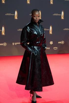 Florence KASUMBA, Schauspielerin, Roter Teppich, Red Carpet Show, Ankunft, arrival, Verleihung des Deutschen Fernsehpreises, Der Deutsche Fernsehpreis 2024, Deutscher Fernsehpreis 2024 in den MMC Studios Koeln, am 25.09.2024.