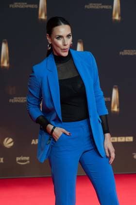 Esther SEDLACZEK, Moderatorin, Roter Teppich, Red Carpet Show, Ankunft, arrival, Verleihung des Deutschen Fernsehpreises, Der Deutsche Fernsehpreis 2024, Deutscher Fernsehpreis 2024 in den MMC Studios Koeln, am 25.09.2024.