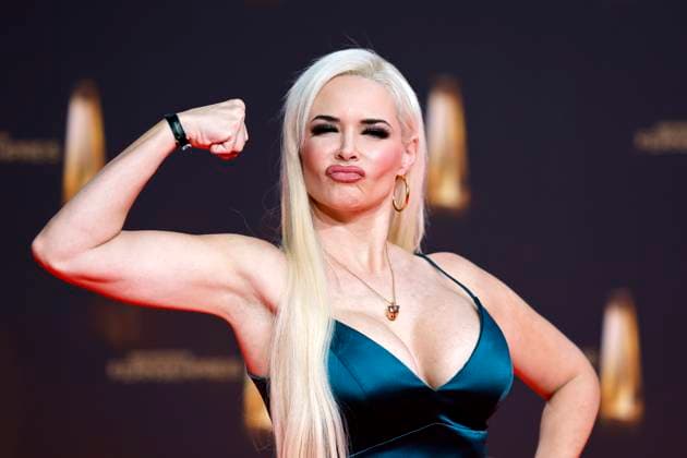 TV-Persönlichkeit Daniela Katzenberger zeigt ihren trainierten Body auf dem Red Carpet beim Deutschen Fernsehpreis 2024 in den MMC-Studios in Ossendorf. Köln, 25.09.2024 NRW Deutschland Copyright: xChristophxHardtx