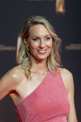Christine LANGNER, Moderatorin, Roter Teppich, Red Carpet Show, Ankunft, arrival, Verleihung des Deutschen Fernsehpreises, Der Deutsche Fernsehpreis 2024, Deutscher Fernsehpreis 2024 in den MMC Studios Koeln, am 25.09.2024.