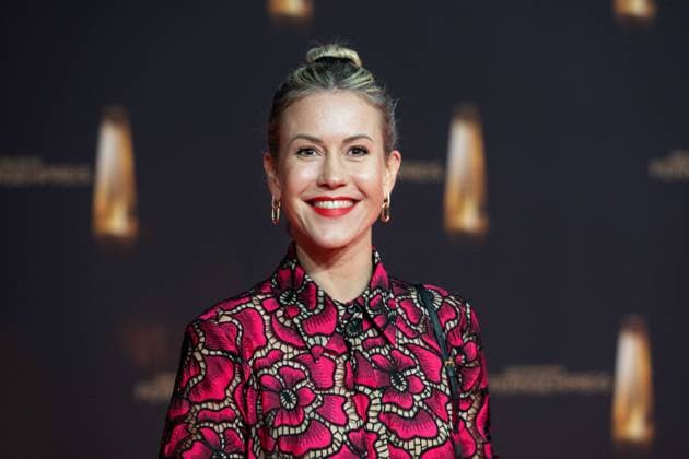 Wolke HEGENBARTH, Schauspielerin, Roter Teppich, Red Carpet Show, Ankunft, arrival, Verleihung des Deutschen Fernsehpreises, Der Deutsche Fernsehpreis 2024, Deutscher Fernsehpreis 2024 in den MMC Studios Koeln, am 25.09.2024.