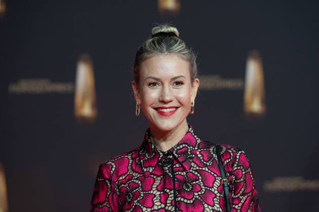 Wolke HEGENBARTH, Schauspielerin, Roter Teppich, Red Carpet Show, Ankunft, arrival, Verleihung des Deutschen Fernsehpreises, Der Deutsche Fernsehpreis 2024, Deutscher Fernsehpreis 2024 in den MMC Studios Koeln, am 25.09.2024.