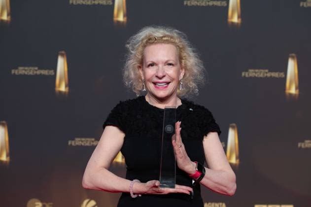 Sunnyi MELLES, Schauspielerin, Preistraegerin beste Schauspielerin Verleihung des Deutschen Fernsehpreises, Der Deutsche Fernsehpreis 2024, Deutscher Fernsehpreis 2024 in den MMC Studios Koeln, am 25.09.2024.
