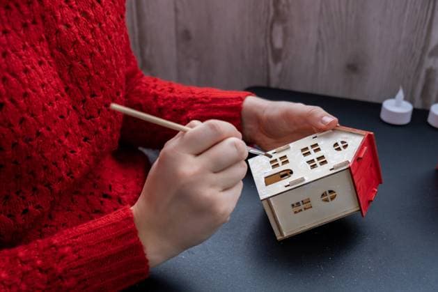 Master class of making craft wooden houses for conscientious Merry Christmas decor. Sustainable celebration minimal responsible DIY holiday project. Step by step instruction Festive modern Master class of making craft wooden houses for conscientious Merry Christmas decor. Sustainable celebration minimal responsible DIY holiday project. Step by step instruction Festive modern decorations ,model released, Symbolfoto Copyright: xZoonar.com AnastasiiaxYanishevskax 22228039 ,model released, Symbolfoto ,property released