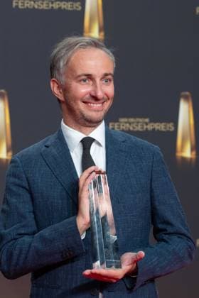 Jan BOEHMERMANN, Böhmermann, Moderator, Preistraeger beste Unterhaltung Show, Verleihung des Deutschen Fernsehpreises, Der Deutsche Fernsehpreis 2024, Deutscher Fernsehpreis 2024 in den MMC Studios Koeln, am 25.09.2024.