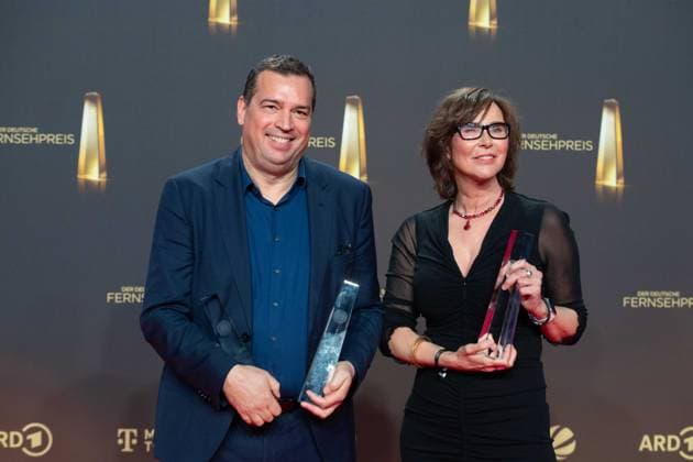 Das Team von MAISCHBERGER Preistraeger beste Information, Verleihung des Deutschen Fernsehpreises, Der Deutsche Fernsehpreis 2024, Deutscher Fernsehpreis 2024 in den MMC Studios Koeln, am 25.09.2024.