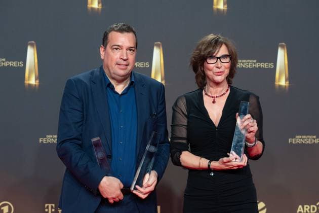Das Team von MAISCHBERGER Preistraeger beste Information, Verleihung des Deutschen Fernsehpreises, Der Deutsche Fernsehpreis 2024, Deutscher Fernsehpreis 2024 in den MMC Studios Koeln, am 25.09.2024.