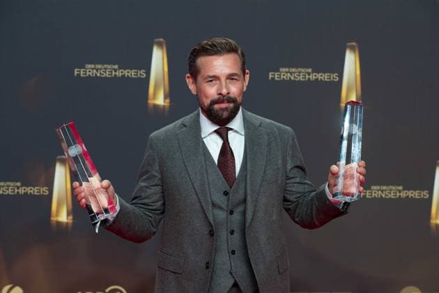 Klaas HEUFER-UMLAUF, Moderator, Preistraeger Beste Einzelleistung Moderation Unterhaltung, Verleihung des Deutschen Fernsehpreises, Der Deutsche Fernsehpreis 2024, Deutscher Fernsehpreis 2024 in den MMC Studios Koeln, am 25.09.2024.