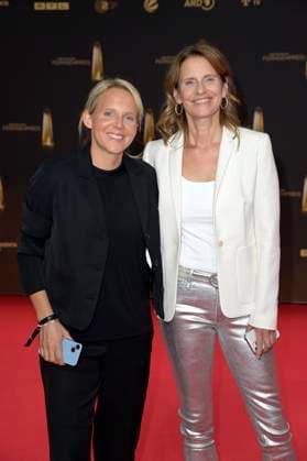 Friederike Kromp und Katrin Müller-Hohenstein bei der Verleihung des Deutschen Fernsehpreises 2024 in den MMC Studios. Köln, 25.09.2024