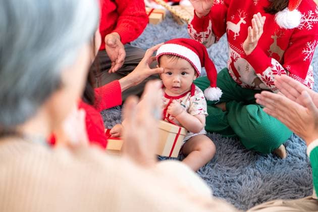 Little child with a joyful moment for a large family celebrating together at home during the Christmas season Little child with a joyful moment for a large family celebrating together at home during the Christmas season ,model released, Symbolfoto Copyright: xZoonar.com SunanxWongsa-ngax 22240772 ,model released, Symbolfoto ,property released