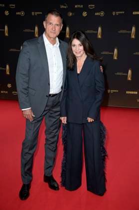 Iris Berben mit Partner Heiko Kiesow bei der Verleihung des Deutschen Fernsehpreises 2024 in den MMC Studios. Köln, 25.09.2024