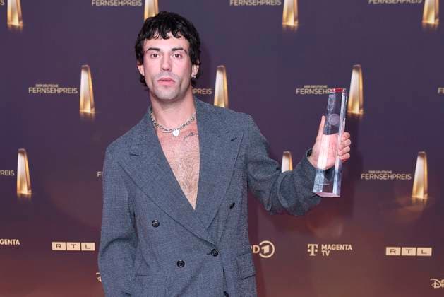 Aaron Altaras, Gewinner und Preistraeger bester Schauspieler bei der Verleihung vom Deutschen Fernsehpreis am 25.09.2024 in Koeln Deutscher Fernsehpreis Verleihung 2024 in Koeln