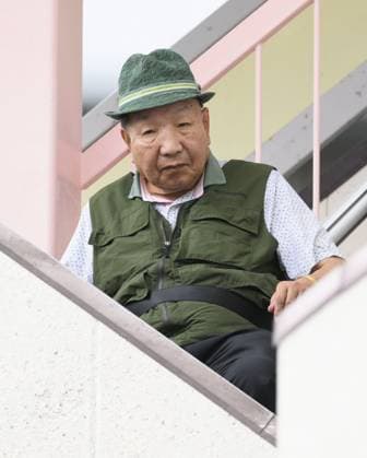 Bilder des Jahres 2024, News 09 September News Themen der Woche KW39 News Bilder des Tages CORRECTED: Japan court acquits man in 1966 murder retrial Iwao Hakamata leaves home for his daily stroll on Sept. 26, 2024, in Hamamatsu in Shizuoka Prefecture, central Japan. The Shizuoka District Court acquitted the 88-year-old former professional boxer the same day in a retrial decades after he was sentenced to death over a 1966 quadruple murder case.  A14AA0003496579P