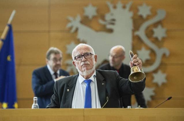 Bilder des Jahres 2024, News 09 September News Themen der Woche KW39 News Bilder des Tages 8. THÜRINGER LANDTAG - 1. PLENARSITZUNG - KONSTITUIERENDE SITZUNG ** NUR FÜR REDAKTIONELLE ZWECKE ** EDITORIAL USE ONLY **<p>26 09 2024-Erfurt: Thüringer Landtag 8. Wahlperiode 1. Plenarsitzung Konstituierende Sitzung im Foto: Jürgen Treutler (AfD), Alterspräsident des Thüringer Landtags Deutschland Thueringen Erfurt Copyright: SaschaxFromm *** 8 THURINGIAN STATE PARLIAMENT 1 PLENARY SESSION CONSTITUTIONAL SESSION FOR EDITORIAL PURPOSES ONLY p 26 09 2024 Erfurt Thuringian State Parliament 8 Election Period 1 Plenary Session Constituent Session Photo Jürgen Treutler AfD , President of the Thuringian State Parliament Germany Thuringia Erfurt Copyright SaschaxFromm Copyright: SaschaxFromm doc7xcmtyz3kwistxkyp4z ,EDITORIAL USE ONLY