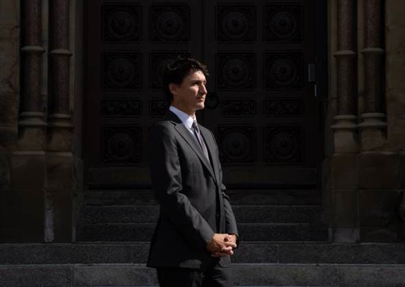 September 26, 2024, Ottawa, On, Canada: Prime Minister Justin Trudeau waits for French President Emmanuel Macron to arrive on Parliament Hill, Thursday, September 26, 2024 in Ottawa. Ottawa Canada  - ZUMAc35_ 20240926_zaf_c35_025 Copyright: xAdrianxWyldx