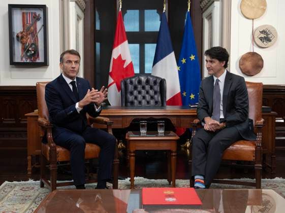 September 26, 2024, Ottawa, On, Canada: Prime Minister Justin Trudeau, right, listens to French President Emmanuel Macron as he delivers opening remarks before a meeting on Parliament Hill, Thursday, September 26, 2024 in Ottawa. Ottawa Canada  - ZUMAc35_ 20240926_zaf_c35_018 Copyright: xAdrianxWyldx