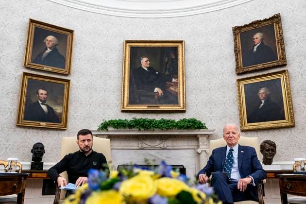 Bilder des Jahres 2024, News 09 September President Joe Biden meets with Ukraine s President Volodymyr Zelenskiy in the Oval Office of the White House in Washington, DC, on Thursday, September 26, 2024. Biden announced $2.4 billion in military assistance for Ukraine on Thursday and plans to convene a leader-level meeting of key allies to coordinate additional support when he visits Germany next month.  WAX20240926960 ALxDRAGO