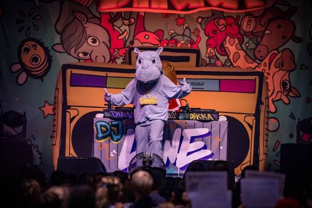 Entertainment Themen der Woche KW39 Dikka, Die tollsten Tage-Tour 2024, Music, Musik, Kinderlieder, Deutsch, Rap, Rap für Kinder, Posthalle, Würzburg, Konzert, 26.09.2024 Bild: Hartmut Englert von PUR *** Dikka, Die tollsten Tage Tour 2024, Music, Music, Childrens songs, German, Rap, Rap for children, Posthalle, Würzburg, Concert, 26 09 2024 Picture Hartmut Englert from PUR Copyright: HMBxMedia xMarkusxKoeller