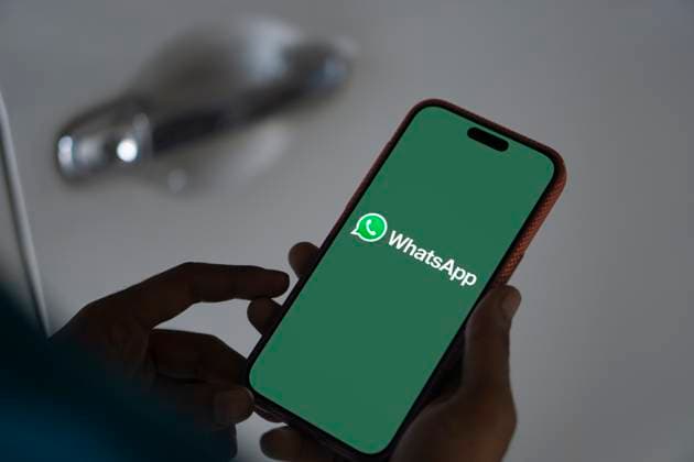 Dhaka, Bangladesh- 22 Sep 2024: WhatsApp logo is displayed on smartphone. Dhaka, Bangladesh- 22 Sep 2024: WhatsApp logo is displayed on smartphone. Copyright: xZoonar.com MojahidxMottakinx 22259671