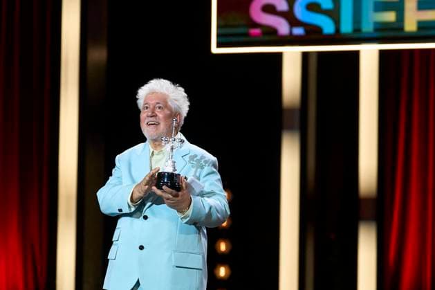 San Sebastian Film Festival - Pedro Almodovar Awarded Pedro Almodovar receives the Donosti Award during 72nd San Sebastian International Film Festival at Kursaal Palace on September 26, 2024 in Donostia San Sebastian, Spain Photo by ABACAPRESS.COM San Sebastian Euskadi Spain  Copyright: xABACAx