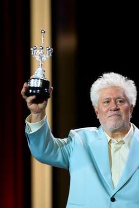San Sebastian Film Festival - Pedro Almodovar Awarded Pedro Almodovar receives the Donosti Award during 72nd San Sebastian International Film Festival at Kursaal Palace on September 26, 2024 in Donostia San Sebastian, Spain Photo by ABACAPRESS.COM San Sebastian Euskadi Spain  Copyright: xABACAx