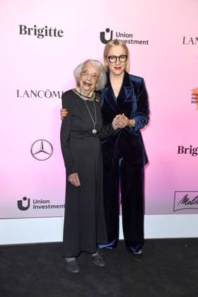 RECORD DATE NOT STATED BRIGITTE AWARD 2024 Margot Friedländer und Susanna Riethmüller (Chefredakteurin BRIGITTE) beim BRIGITTE AWARD 2024 in der Bertelsmann Hauptstadtrepräsentanz in Berlin. Copyright: xEventpressxBerndtx