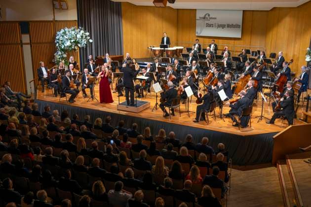 27.09.2024, Internationales Festival der Klassischen Musik: Festival der Nationen 2024, im Kurhaus Bad Wörishofen im Unterallgäu, Festivaleröffnung mit Julia Fischer (Violine) Andrey Boreyko, Dirigent der Wiener Symphoniker. 27.09.2024, Klassikfestival Bad Wörishofen 27.09.2024, Klassikfestival Bad Wörishofen