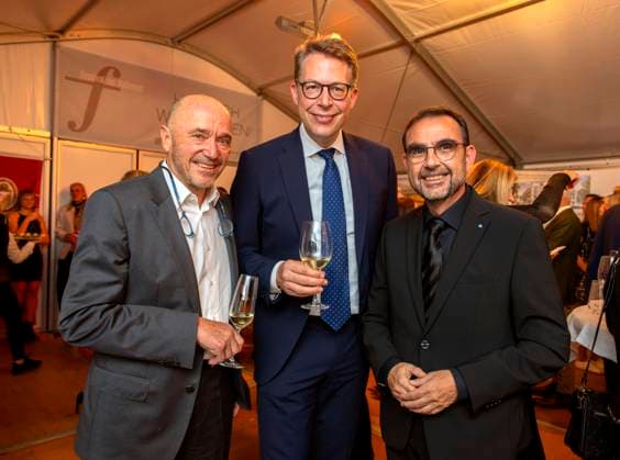 27.09.2024, Internationales Festival der Klassischen Musik: Festival der Nationen 2024, im Kurhaus Bad Wörishofen im Unterallgäu, Festivaleröffnung mit Ehrengästen, v.li: Ex-Skifahrer Christian Neureuter, Staatsminister für Wissenschaft und Kunst Markus Blume, CSU-Fraktionsvorsitzender im Bayerischen Landtag, Staatsminister a. D., MdL Klaus Holetschek, 27.09.2024, Klassikfestival Bad Wörishofen 27.09.2024, Klassikfestival Bad Wörishofen