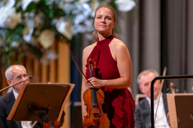 27.09.2024, Internationales Festival der Klassischen Musik: Festival der Nationen 2024, im Kurhaus Bad Wörishofen im Unterallgäu, Festivaleröffnung mit Julia Fischer (Violine) 27.09.2024, Klassikfestival Bad Wörishofen 27.09.2024, Klassikfestival Bad Wörishofen