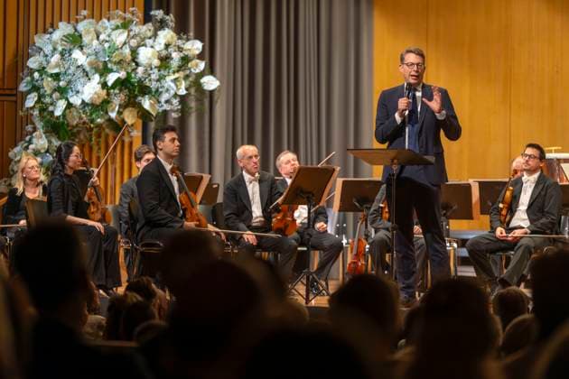 27.09.2024, Internationales Festival der Klassischen Musik: Festival der Nationen 2024, im Kurhaus Bad Wörishofen im Unterallgäu, Festivaleröffnung mit Julia Fischer (Violine) Andrey Boreyko, Dirigent der Wiener Symphoniker. 27.09.2024, Klassikfestival Bad Wörishofen 27.09.2024, Klassikfestival Bad Wörishofen