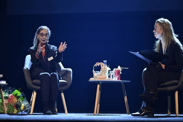 GOTHENBURG, SWEDEN 20240928 The American author Joyce Carol Oates is awarded The Mermaid, the Book Fairs newly established literary prize during the Gothenburg Book Fair on Saturday Here she is interviewed on stage by Karolina Ramqvist GOTHENBURG SWEDEN x10080x  Copyright: xFredrikxSandberg TTx BOKMÄSSAN 2024 JOYCE CAROL OATES aL7nMVHSHco