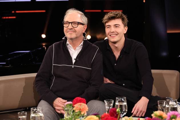 Olli Dittrich und sein Sohn Jonathan Henrich zu Gast in der NDR Talk Show, Fototermin am 27.9.2024 im Fernsehstudio Hamburg Lokstedt vor der Sendung im 3. Programm des NDR Fernsehen *** Olli Dittrich and his son Jonathan Henrich as guests on the NDR Talk Show, photo session on 27 9 2024 in the Hamburg Lokstedt television studio before the broadcast on the 3 program of NDR television
