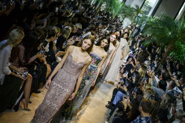 Bilder des Jahres 2024, Entertainment 09 September Entertainment Themen der Woche KW39 Entertainment Bilder des Tages PFW - Elie Saab Runway Models walk the runway for a collection by Elie Saab as part of Paris Fashion Week at the Palais de Tokyo in Paris, on September 28, 2024. Photo by Firas Abdullah ABACAPRESS.COM Paris Ile-de-France France  Copyright: xAbdullahxFiras ABACAx