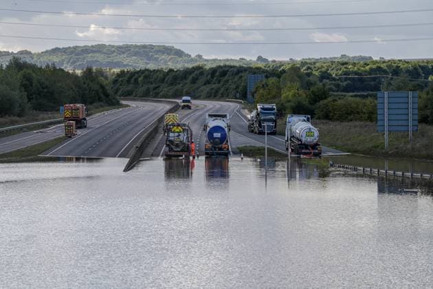 News Themen der Woche KW39 News Bilder des Tages The A421 between Kempston and the M1 remains closed at Marston Moreteyne as tankers continue to pump out water due to recent floods at Marston, Bedfordshire, England on the 28 September 2024.  Copyright: xDavidxHornx PMI-6463-0005