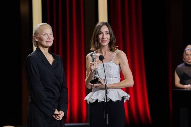 The Winners During The 72nd Edition Of The San Sebastian International Film Festival The film The Last Show Girl with its director Gia Coppola and actress Pamela Anderson receives the special jury prize during the 72nd edition of the San Sebastian International Film Festival in San Sebastian, Spain, on September 28, 2024. San Sebastian Spain  Copyright: xCOOLMediax originalFilename: coolmedia-notitle240928_nplpB.jpg