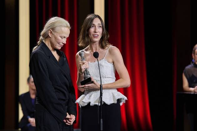 The Winners During The 72nd Edition Of The San Sebastian International Film Festival The film The Last Show Girl with its director Gia Coppola and actress Pamela Anderson receives the special jury prize during the 72nd edition of the San Sebastian International Film Festival in San Sebastian, Spain, on September 28, 2024. San Sebastian Spain  Copyright: xCOOLMediax originalFilename: coolmedia-notitle240928_npue6.jpg