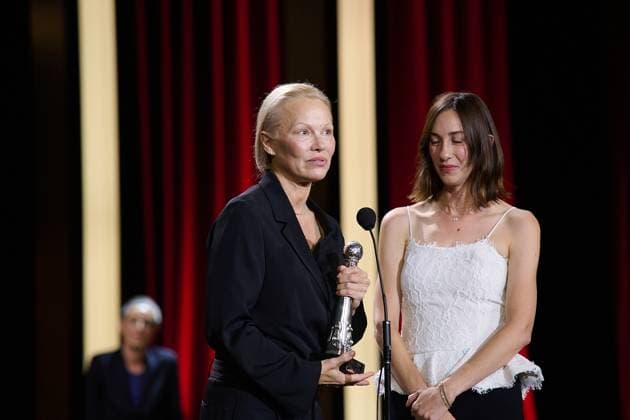 The Winners During The 72nd Edition Of The San Sebastian International Film Festival The film The Last Show Girl with its director Gia Coppola and actress Pamela Anderson receives the special jury prize during the 72nd edition of the San Sebastian International Film Festival in San Sebastian, Spain, on September 28, 2024. San Sebastian Spain  Copyright: xCOOLMediax originalFilename: coolmedia-notitle240929_np34F.jpg