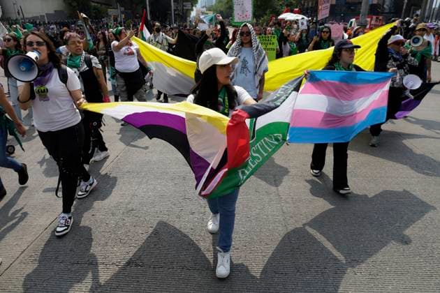 Global Day Of Action In Favour Of Legal, Free, Safe And Free Abortion In Mexico And Latin America Various feminist collectives march in Mexico City, Mexico, on September 28, 2024, from various points to the capital s Zocalo to mark the Global Day of Action in favor of legal, free, safe, and accessible abortion in Mexico and Latin America. Mexico City Mexico City Mexico  Copyright: xGerardoxVieyrax originalFilename: vieyra-notitle240928_npGyY.jpg