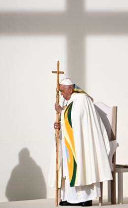 Bilder des Jahres 2024, News 09 September News Themen der Woche KW39 News Bilder des Tages Pope Francis in Belgium : Eucharist at the King Baudouin Stadium BRUSSELS, BELGIUM - SEPTEMBER 29 : Apostolic visit of Pope Francis to Belgium : Eucharist at the King Baudouin Stadium in the presence of the Belgian Royal Family (Pope Francis will beatify Carmelite Anna of Jesus, who died in Brussels) on September 29, 2024 in Brussels, Belgium, 29 09 2024 Brussels Belgium  Copyright: xDidierxLebrunx