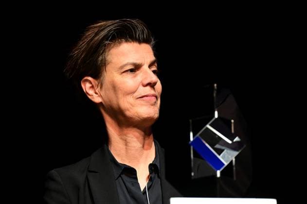 29.09.2024 xkhx Kassel, Opernhaus des Staatstheaters Verleihung des Bürgerpreises Das Glas der Vernunft an die Autorin und Publizistin Carolin Emcke verliehen Bild zeigt die Preisträgerin Carolin Emcke