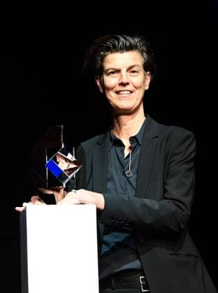 29.09.2024 xkhx Kassel, Opernhaus des Staatstheaters Verleihung des Bürgerpreises Das Glas der Vernunft an die Autorin und Publizistin Carolin Emcke verliehen Bild zeigt die Preisträgerin Carolin Emcke