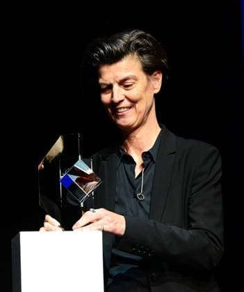 29.09.2024 xkhx Kassel, Opernhaus des Staatstheaters Verleihung des Bürgerpreises Das Glas der Vernunft an die Autorin und Publizistin Carolin Emcke verliehen Bild zeigt die Preisträgerin Carolin Emcke
