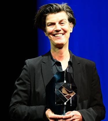 29.09.2024 xkhx Kassel, Opernhaus des Staatstheaters Verleihung des Bürgerpreises Das Glas der Vernunft an die Autorin und Publizistin Carolin Emcke verliehen Bild zeigt die Preisträgerin Carolin Emcke